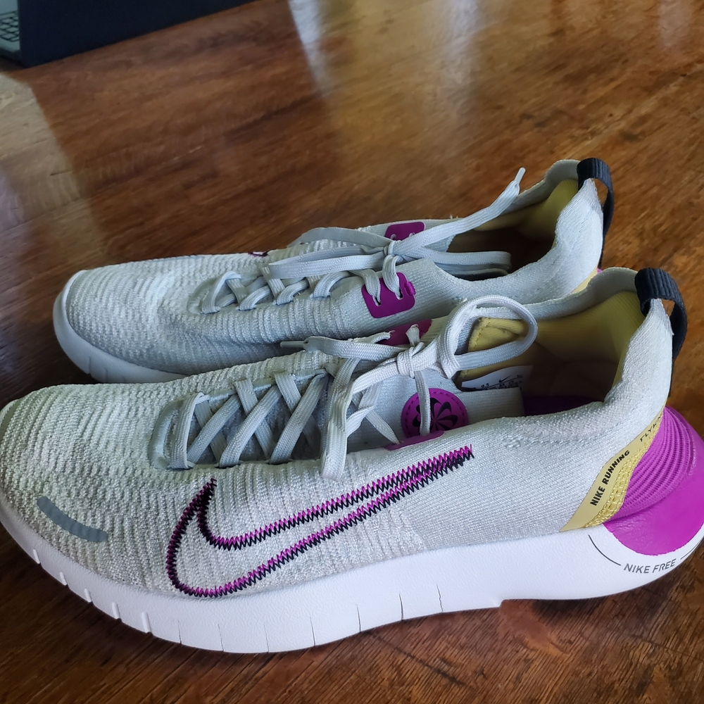 Nike White and Purple Athletic Shoes with Performance Cushioning
